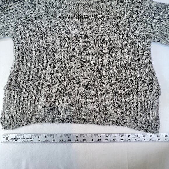 Forever 21 Cable Knit Sweater Woman's S 100% Acrylic Grey & Black w/ Jewel Neck - Picture 10 of 13